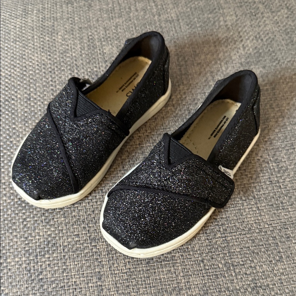 EUC Toms Black multicolor Glitter shoes sz T6